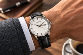 AIW7802 Elegant men's watch with white dial, day and date display, and black leather strap in crocodile texture | AIW7802