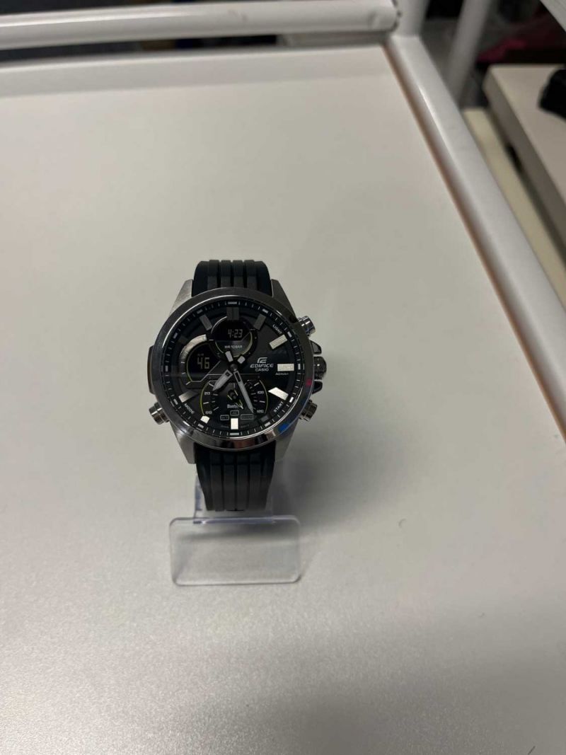 Reloj de hombre Edifice ECB-30P-1AEF de resina negro · Casio
